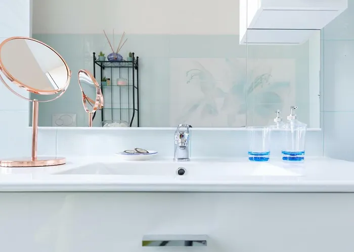 Amata Navona *
